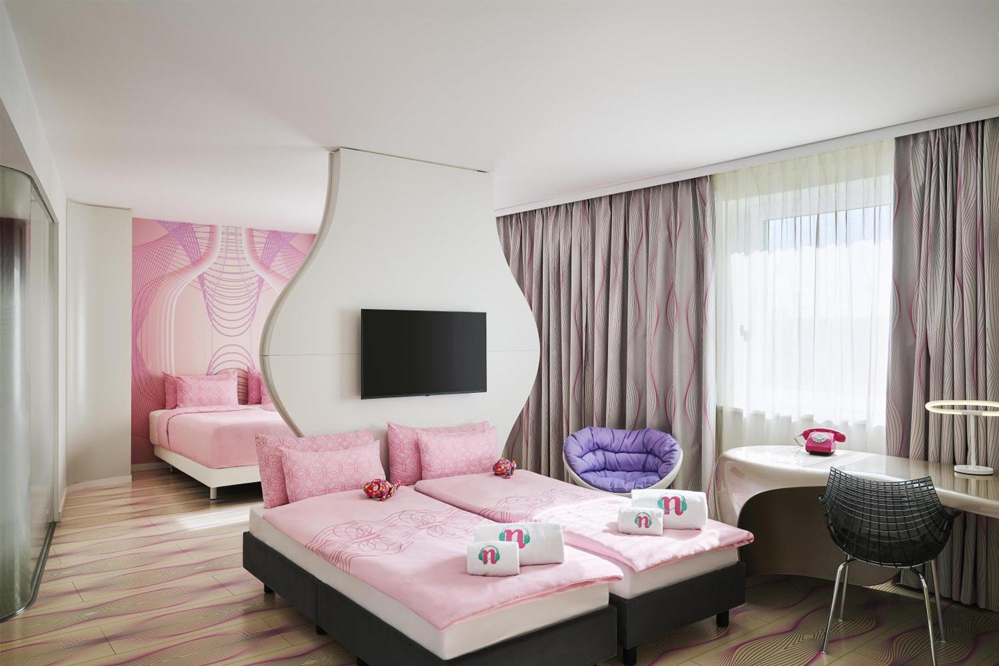 nhow Friends & Family Room River View